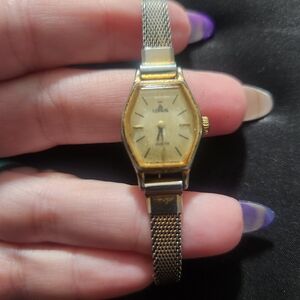 Vintage Lorus Qartz Women's Twi-Tone Mesh Bracelet Watch Non-working